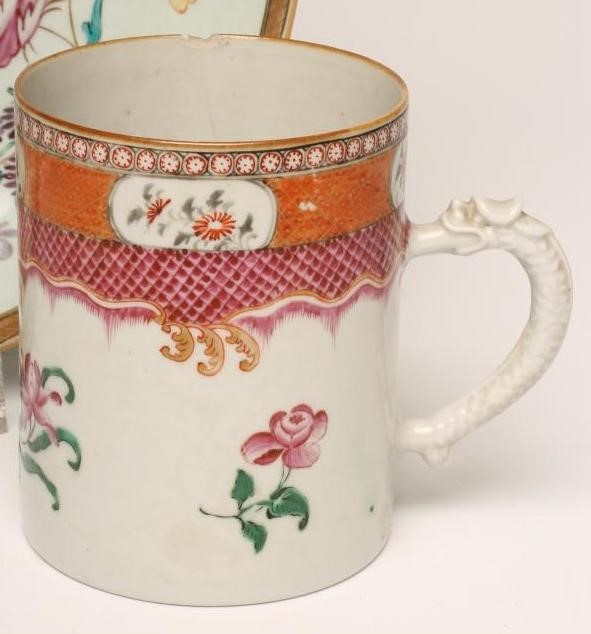 A CHINESE EXPORT PORCELAIN SAUCER DISH of lobed circular form Image