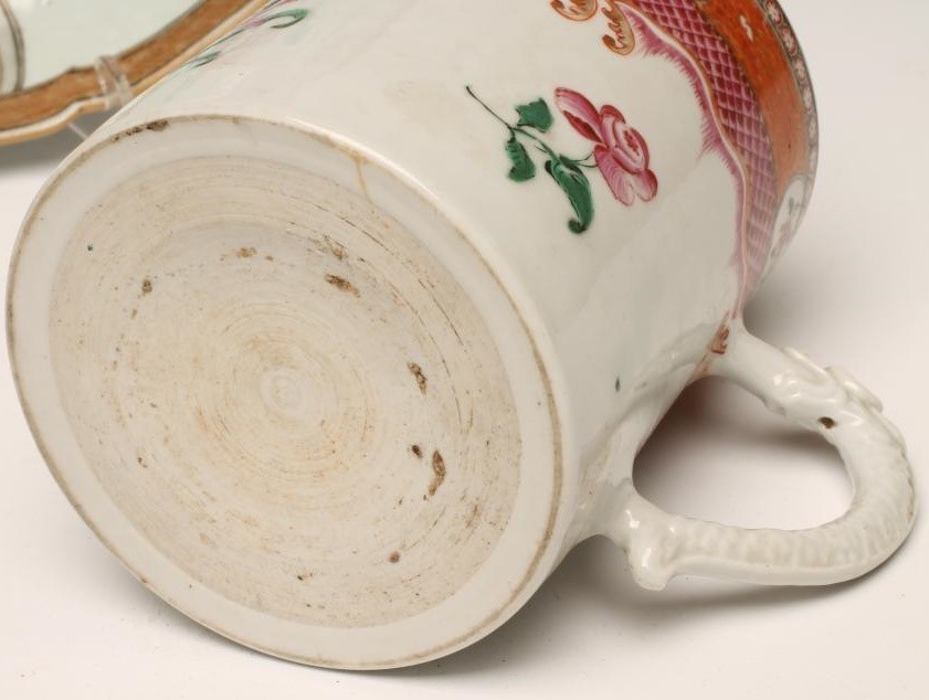 A CHINESE EXPORT PORCELAIN SAUCER DISH of lobed circular form Image