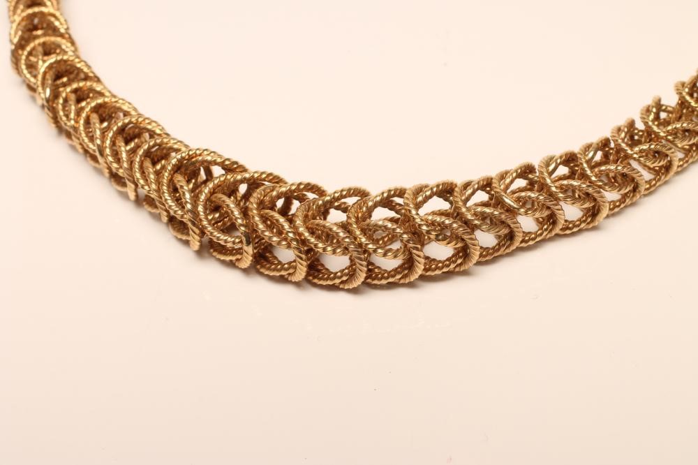 A 9CT GOLD FANCY GRADUATED CIRCULAR LINK NECKLACE Image