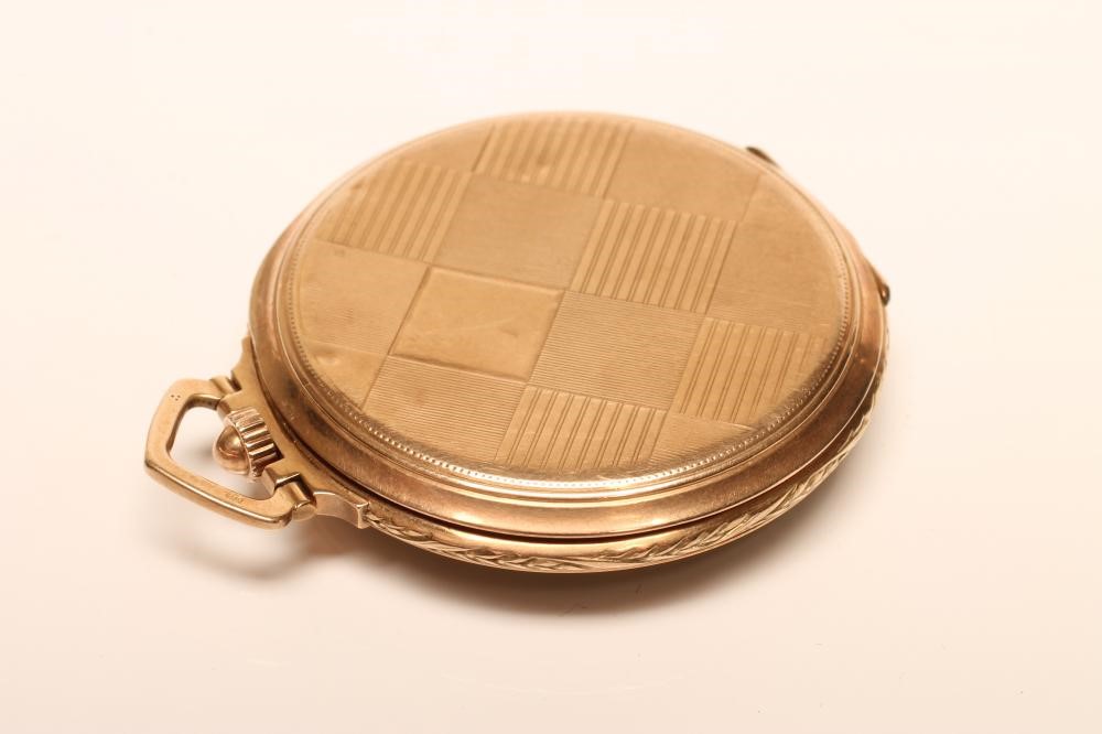 AN ART DECO TOP WIND 9CT GOLD DRESS WATCH Image