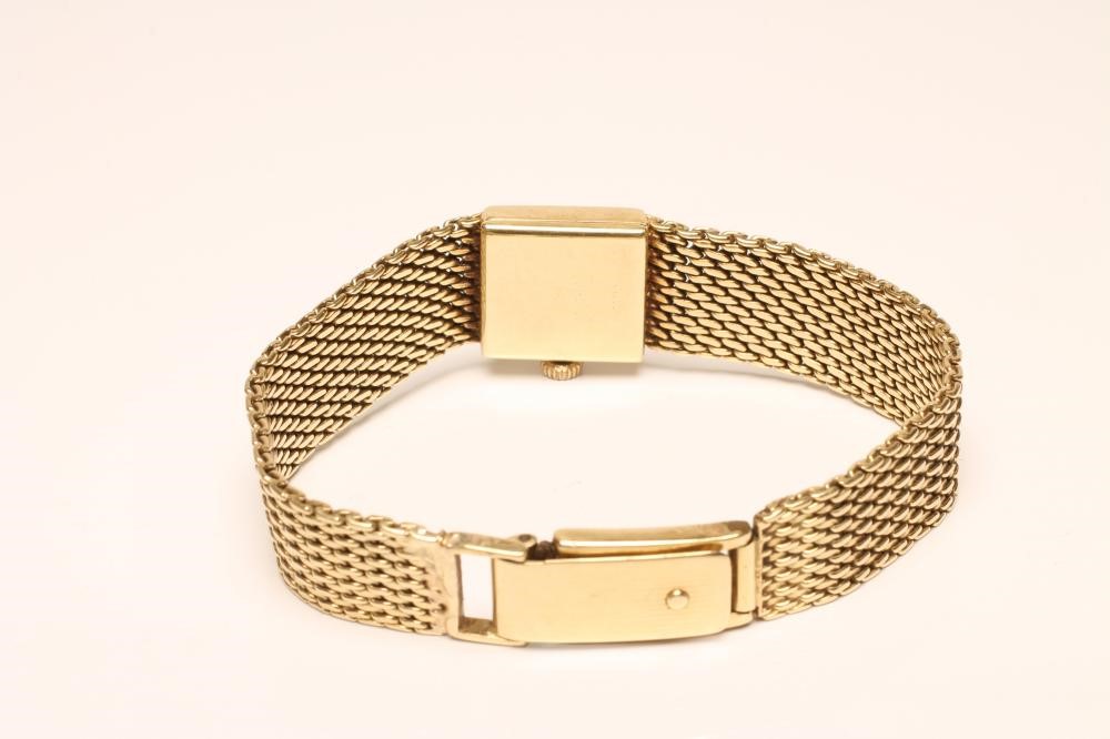 A LADY'S PORTA WRISTWATCH Image