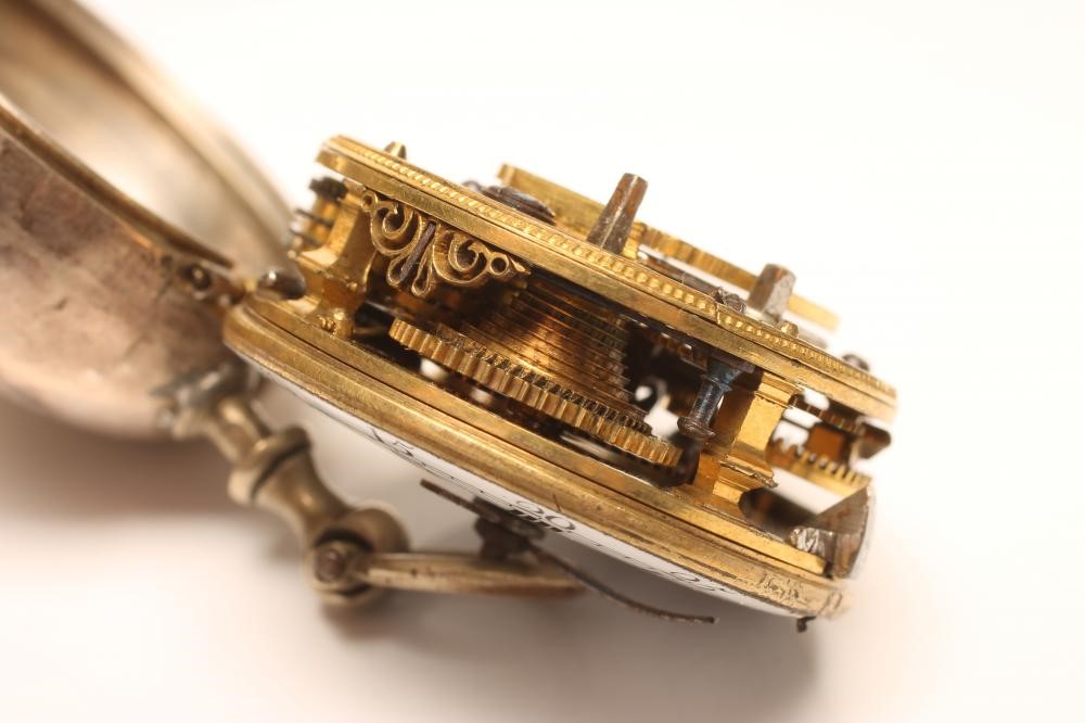 A GEORGE III SILVER PAIR CASED POCKET WATCH Image