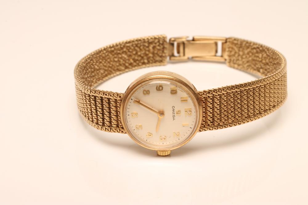 A LADY'S 9CT GOLD OMEGA WRISTWATCH Image