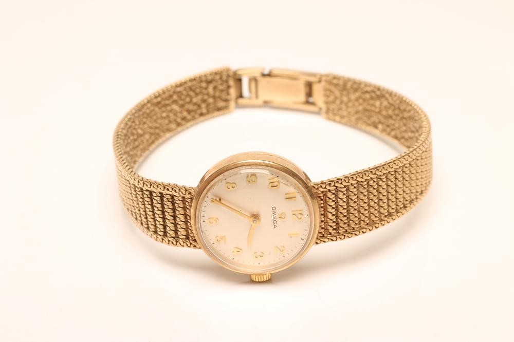 A LADY'S 9CT GOLD OMEGA WRISTWATCH Image