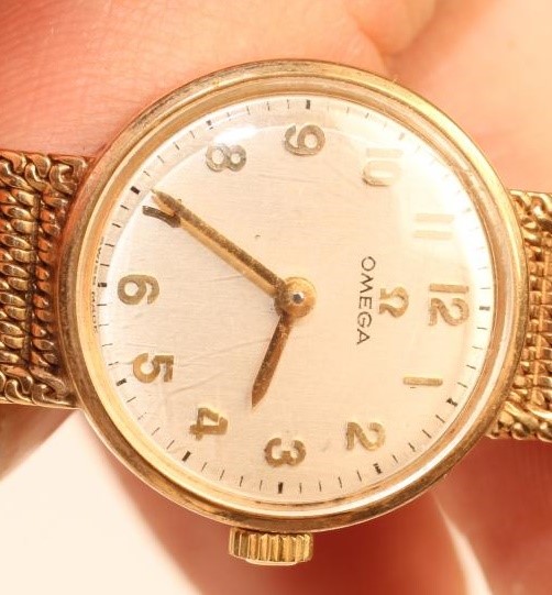 A LADY'S 9CT GOLD OMEGA WRISTWATCH Image
