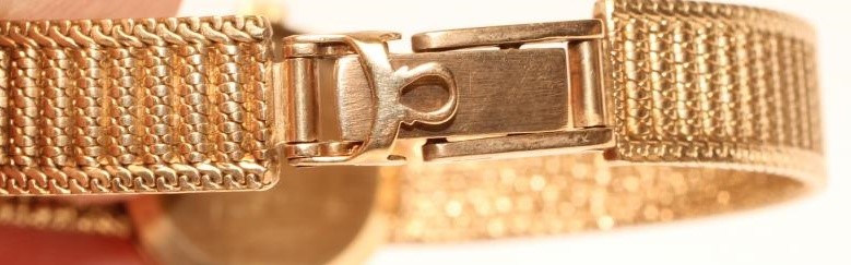 A LADY'S 9CT GOLD OMEGA WRISTWATCH Image