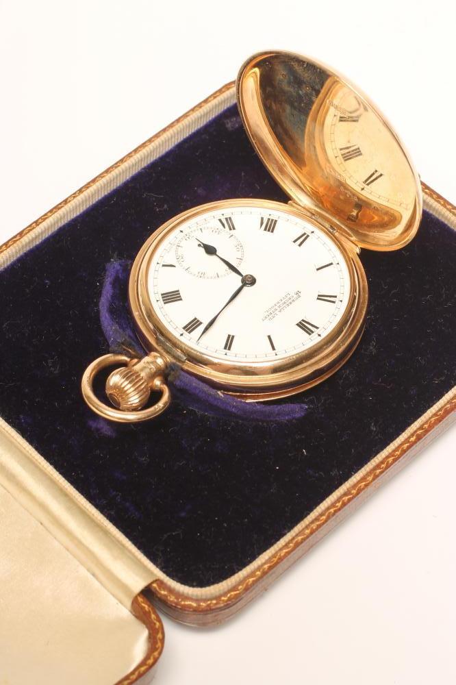 A 9CT GOLD TOP WIND HUNTER POCKET WATCH Image