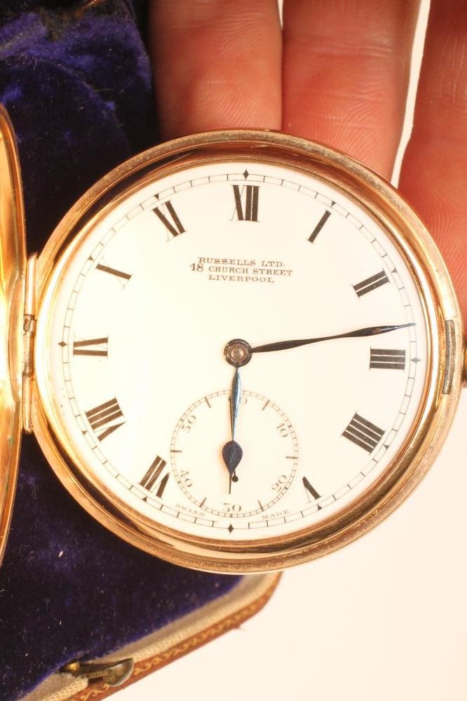 A 9CT GOLD TOP WIND HUNTER POCKET WATCH Image