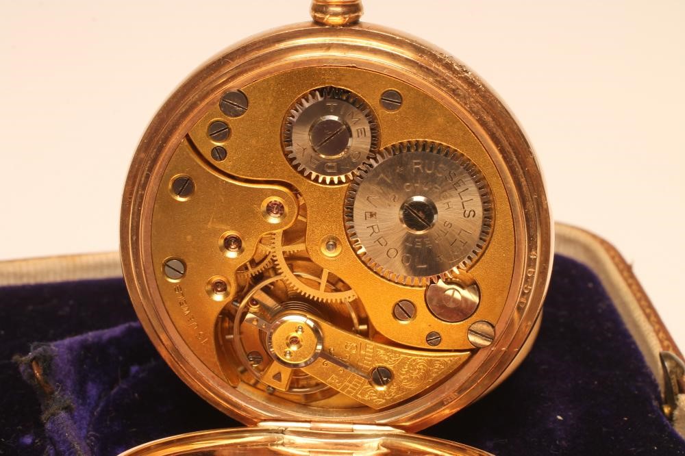 A 9CT GOLD TOP WIND HUNTER POCKET WATCH Image