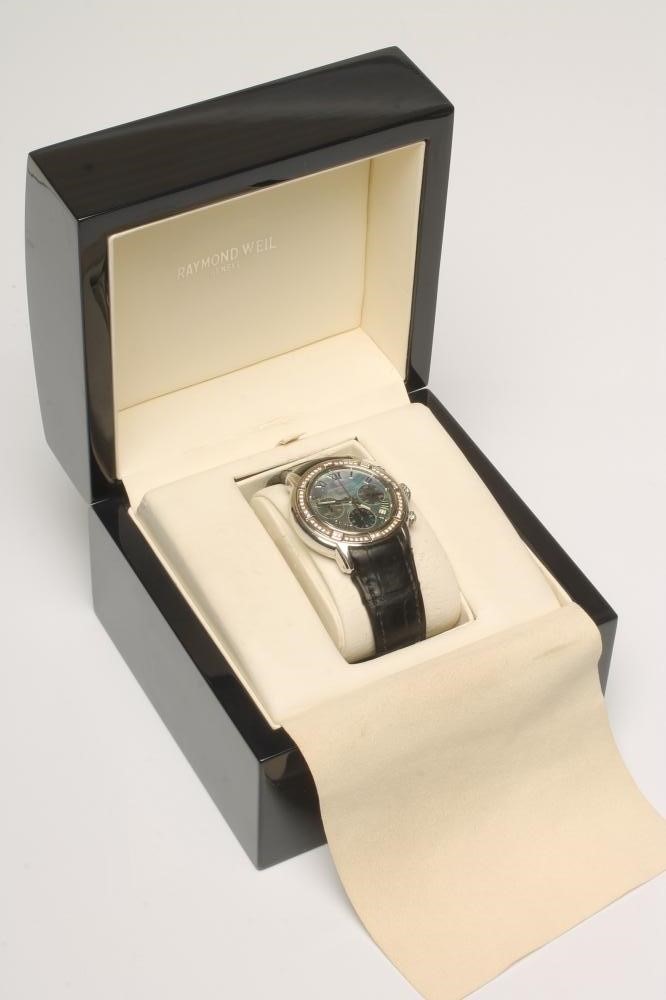 A GENTLEMAN'S RAYMOND WEIL "COLLECTION PARSIFAL" SELF-WINDING CHRONOGRAPH Image