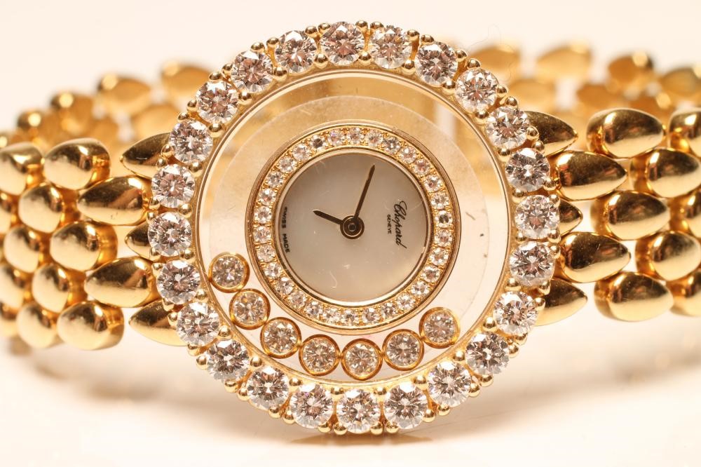 A LADY'S CHOPARD "HAPPY DIAMONDS" WRISTWATCH Image