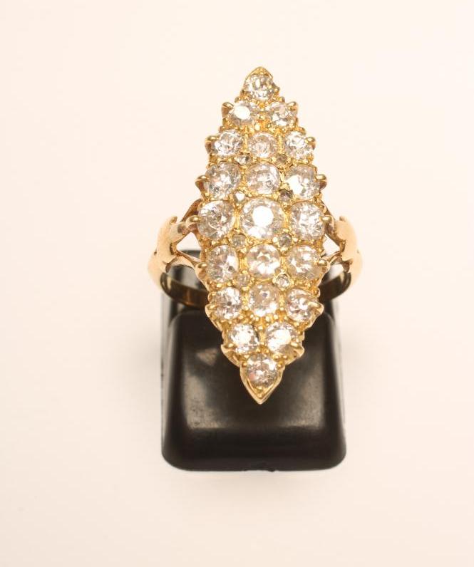 A DIAMOND MARQUISE PANEL RING Image