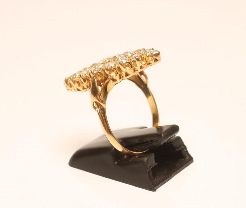 A DIAMOND MARQUISE PANEL RING Image