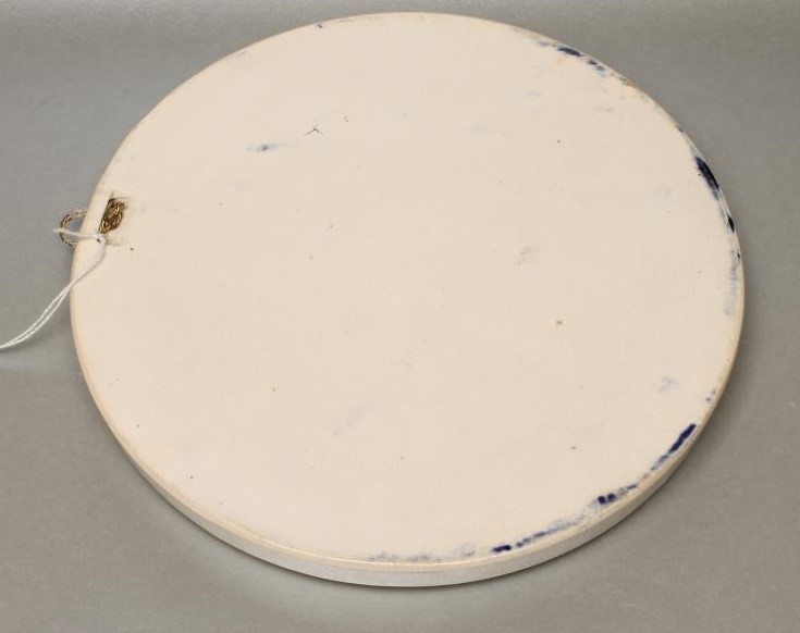 AN ENGLISH PEARLWARE ROUNDEL Image