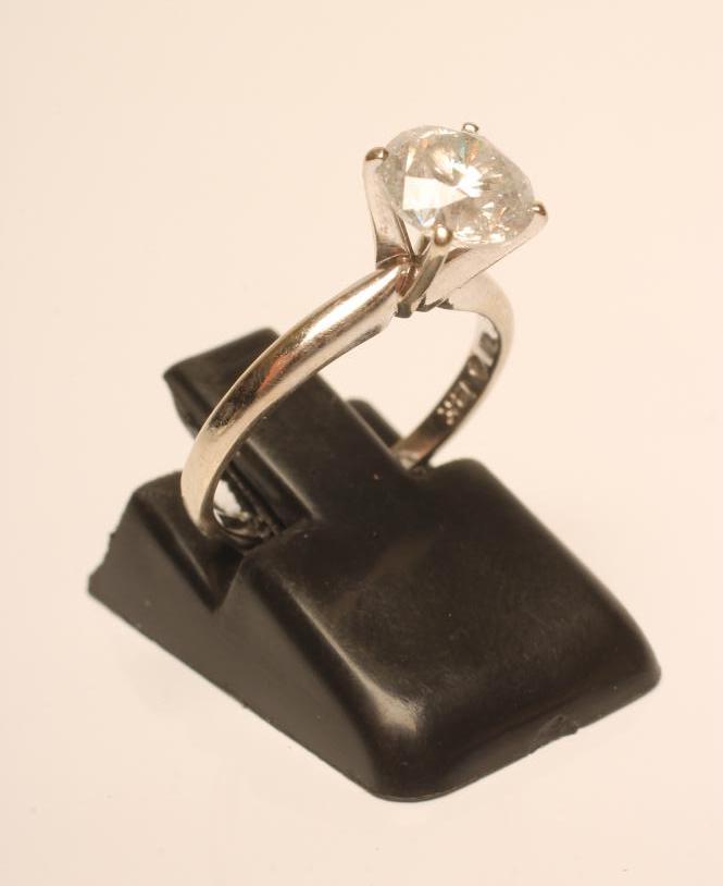 A SOLITAIRE DIAMOND RING Image