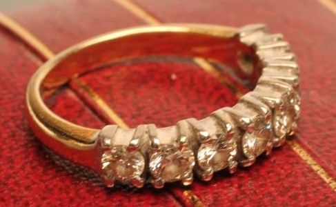 AN EIGHT STONE DIAMOND HALF HOOP ETERNITY RING Image