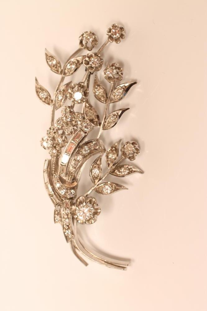 A DIAMOND SPRAY BROOCH Image