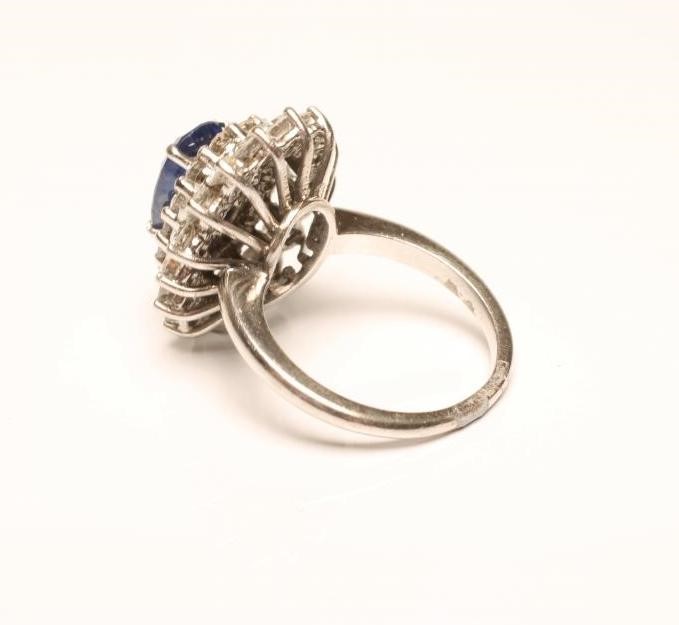 A SAPPHIRE AND DIAMOND CLUSTER RING Image