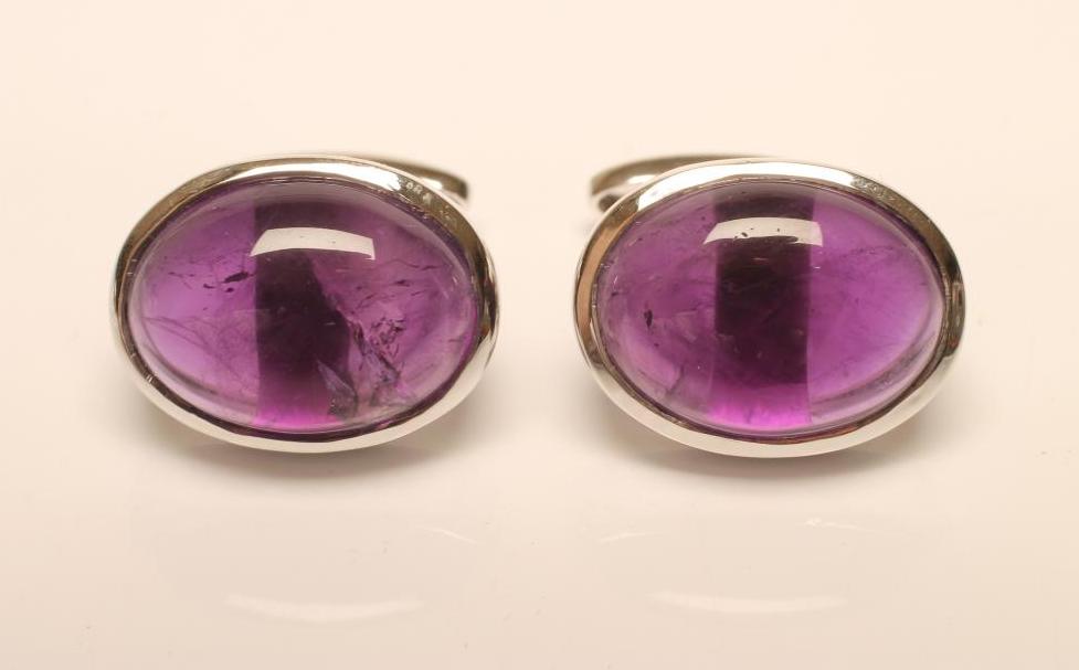 A PAIR OF CUFFLINKS Image