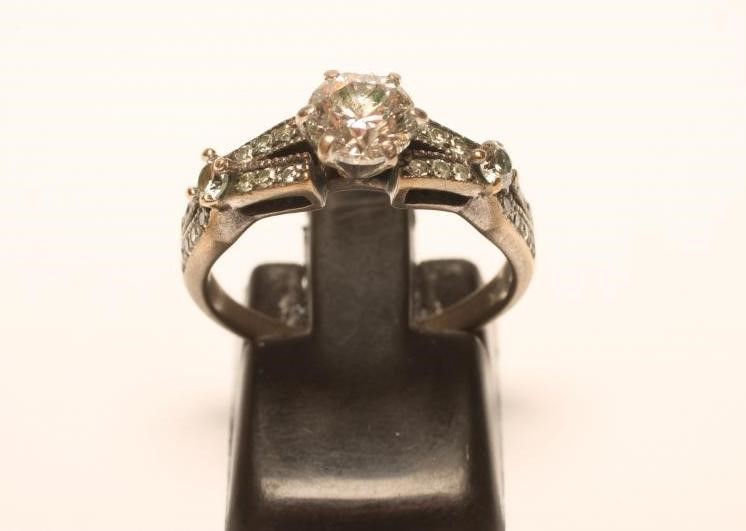 A DIAMOND RING Image