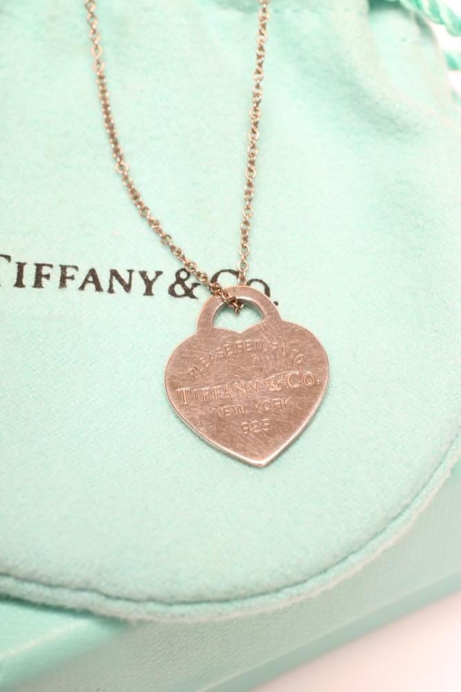 A TIFFANY & CO. "PLEASE RETURN TO" HEART PENDANT on fine trace chain silver necklace Image