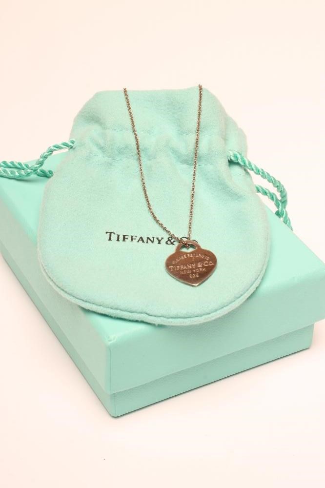 A TIFFANY & CO. "PLEASE RETURN TO" HEART PENDANT on fine trace chain silver necklace Image