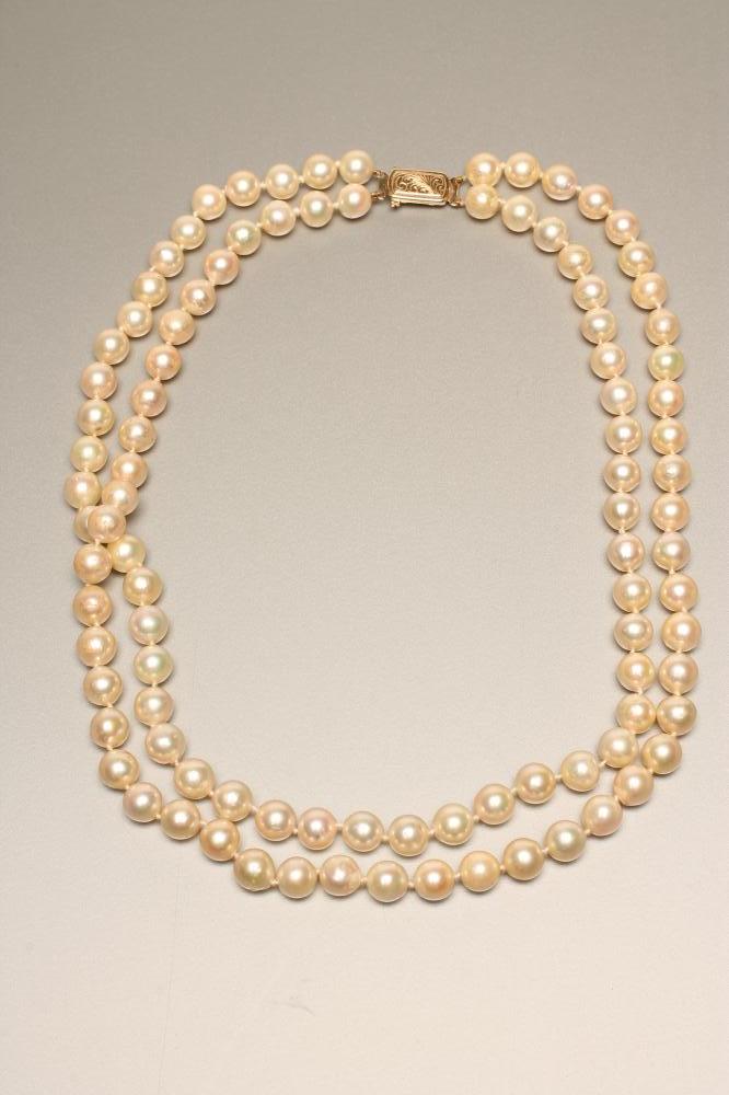 A DOUBLE STRING OF CULTURED GRADUATED PEARLS Image