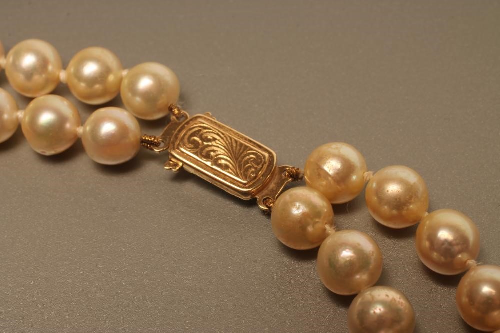 A DOUBLE STRING OF CULTURED GRADUATED PEARLS Image