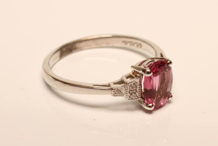 AN ART DECO STYLE PINK TOURMALINE AND DIAMOND RING Image