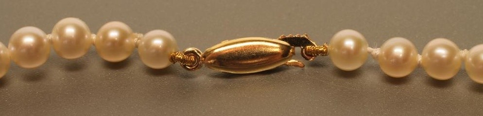 A SINGLE STRING OF CULTURED PEARLS Image