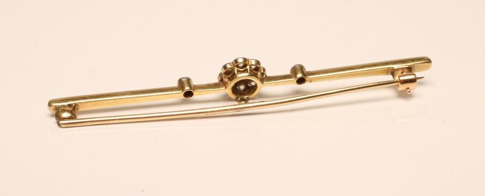 AN ART DECO PROPELLOR BROOCH Image