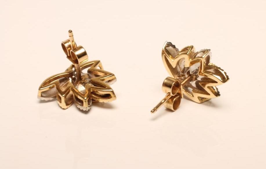 A PAIR OF 9CT BI-COLOUR GOLD LEAF EAR STUDS Image