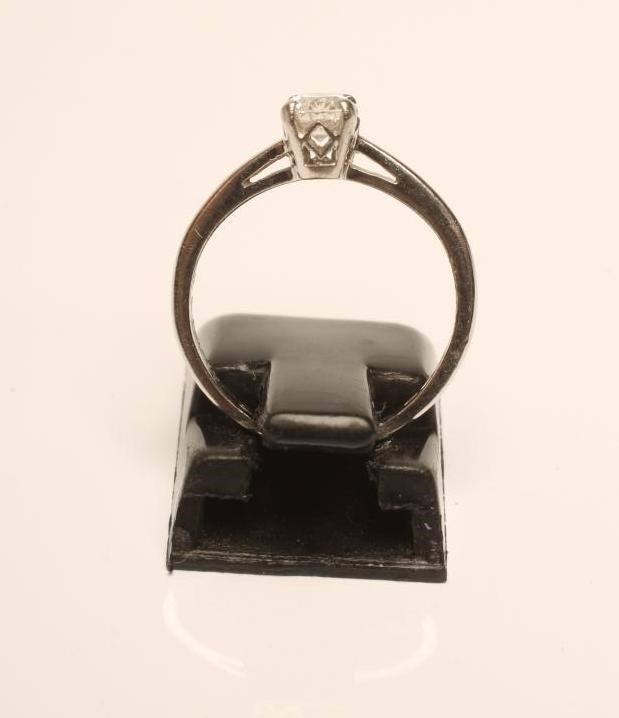 A SOLITAIRE DIAMOND RING Image