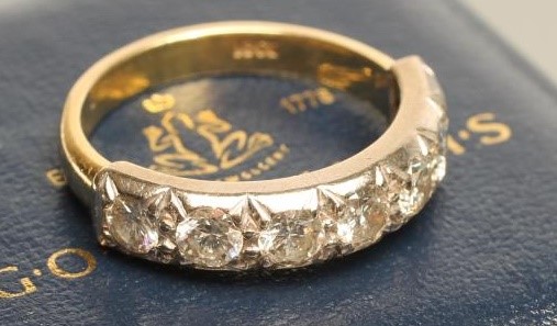 A SEVEN STONE DIAMOND HALF HOOP ETERNITY RING Image