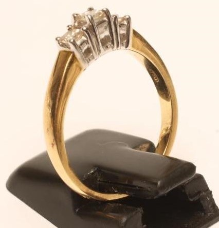 A THREE STONE DIAMOND RING Image