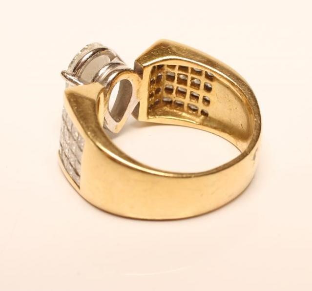 A DIAMOND RING Image