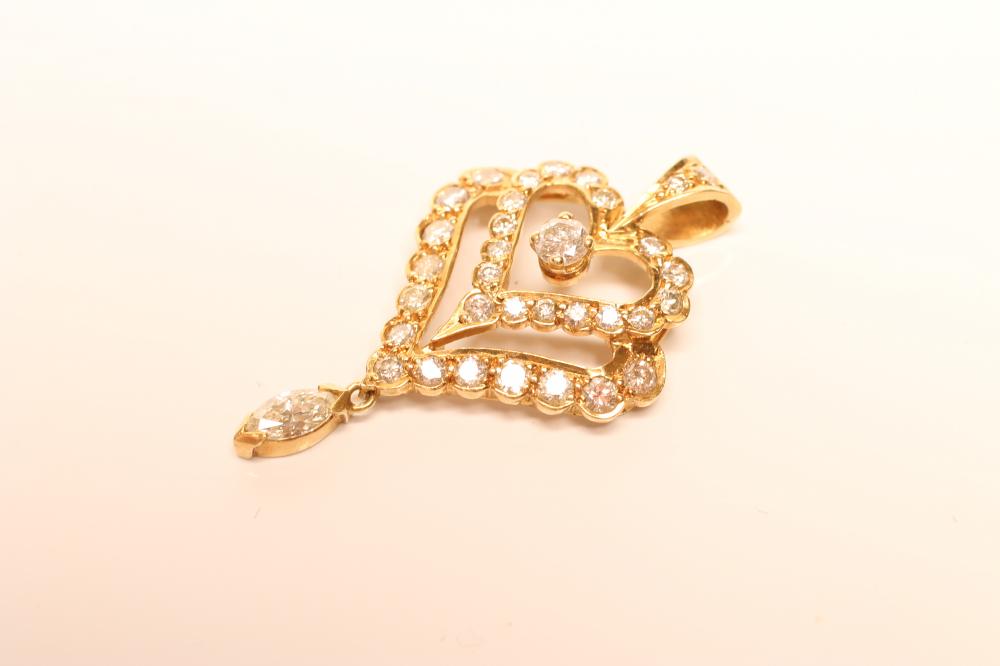 A DIAMOND HEART PENDANT Image