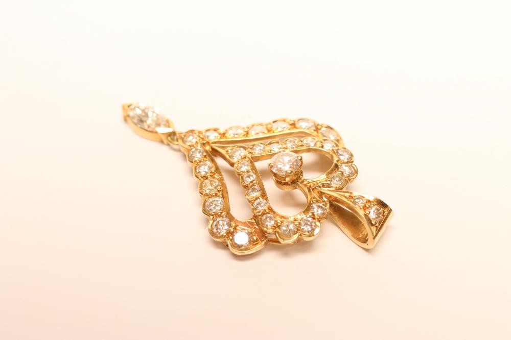 A DIAMOND HEART PENDANT Image