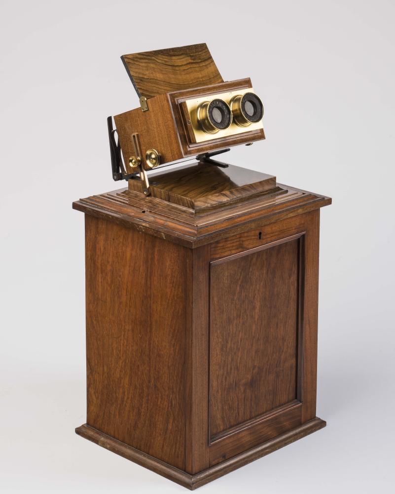 AN ACHROMATIC STEREOSCOPE by R & J Beck Image