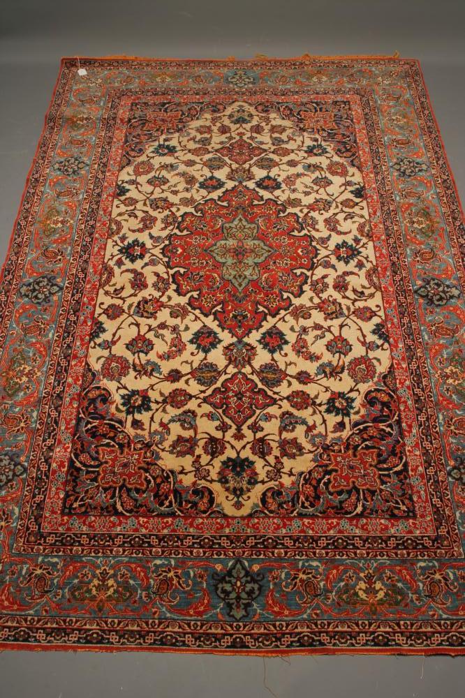 AN ISFAHAN RUG Image