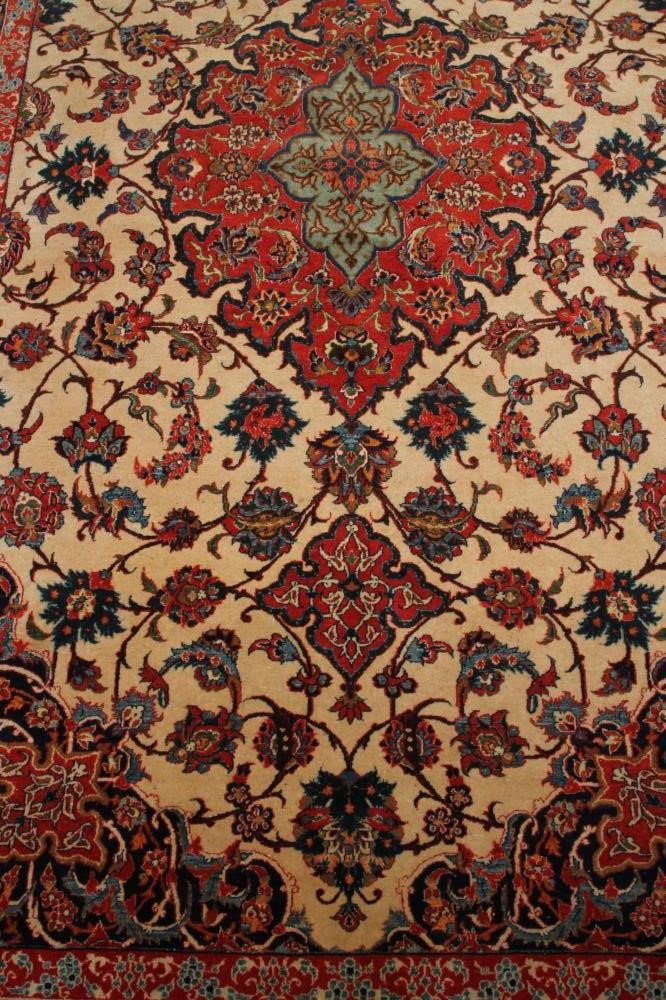 AN ISFAHAN RUG Image