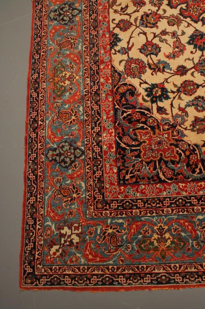AN ISFAHAN RUG Image