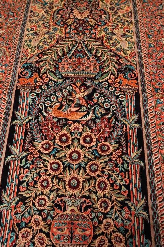 A FINE PERSIAN SILK PRAYER RUG Image