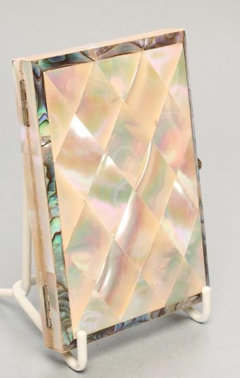 A VICTORIAN VISITING CARD CASE of plain oblong form with mother of pear lozenge inlay Image