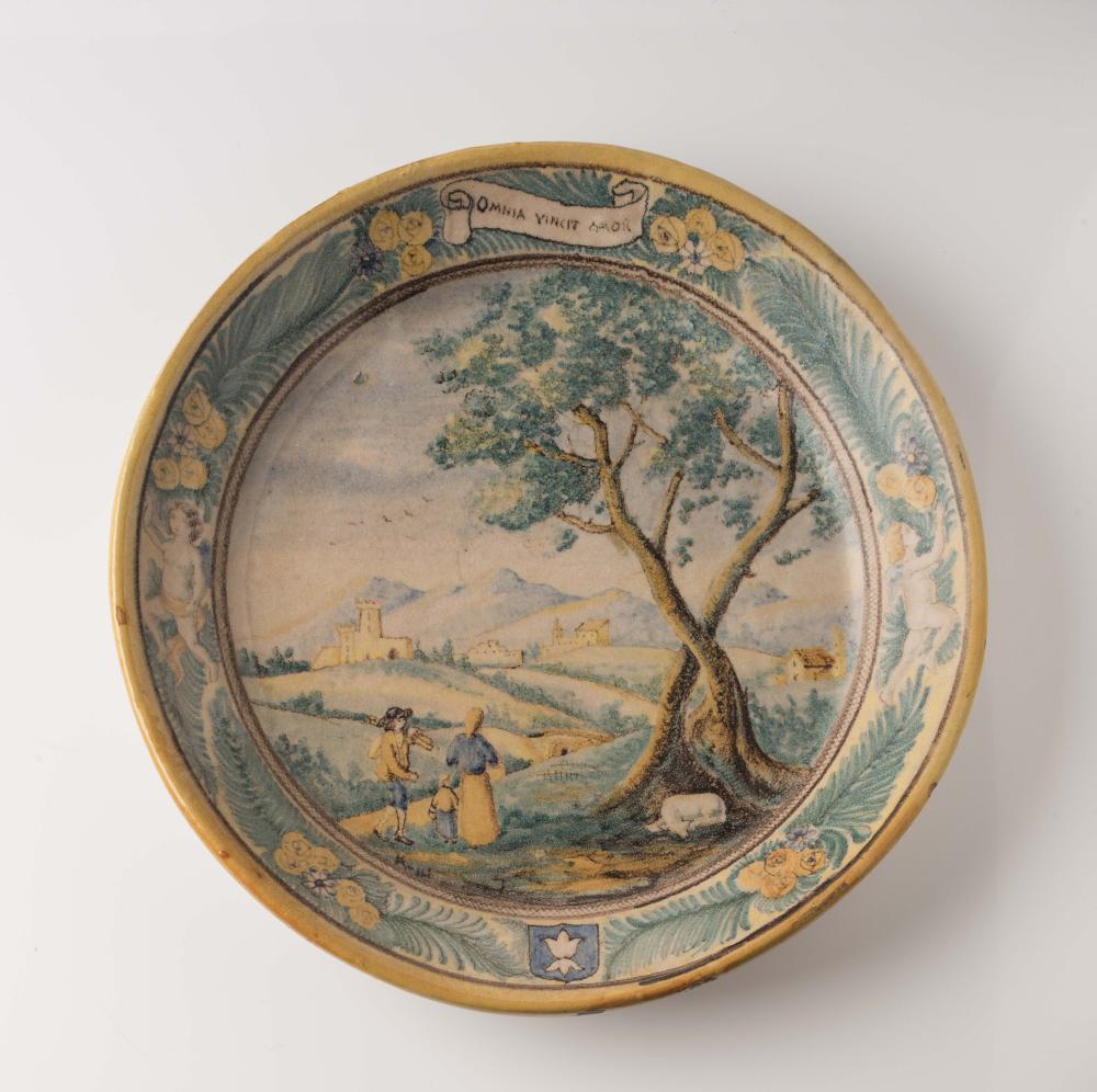 A TALAVERA STYLE MAIOLICA CHARGER Image