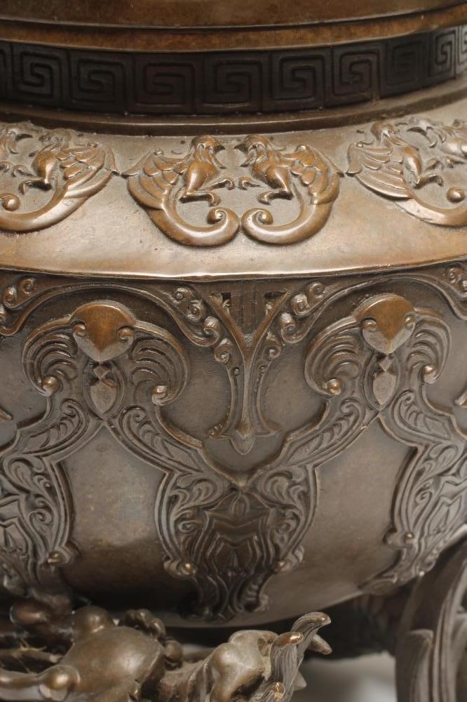 A CHINESE BRONZE TWO HANDLED CENSOR AND COVER Image