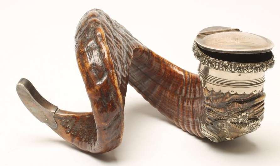 A VICTORIAN SCOTTISH HORN TABLE SNUFF MULL Image