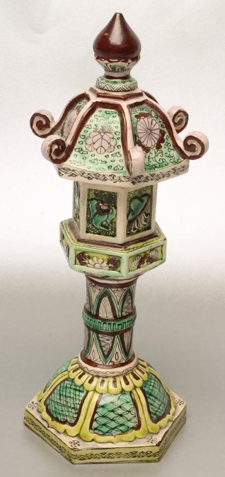 AN EARTHENWARE KANGXI STYLE STAND AND COVER painted in green Image