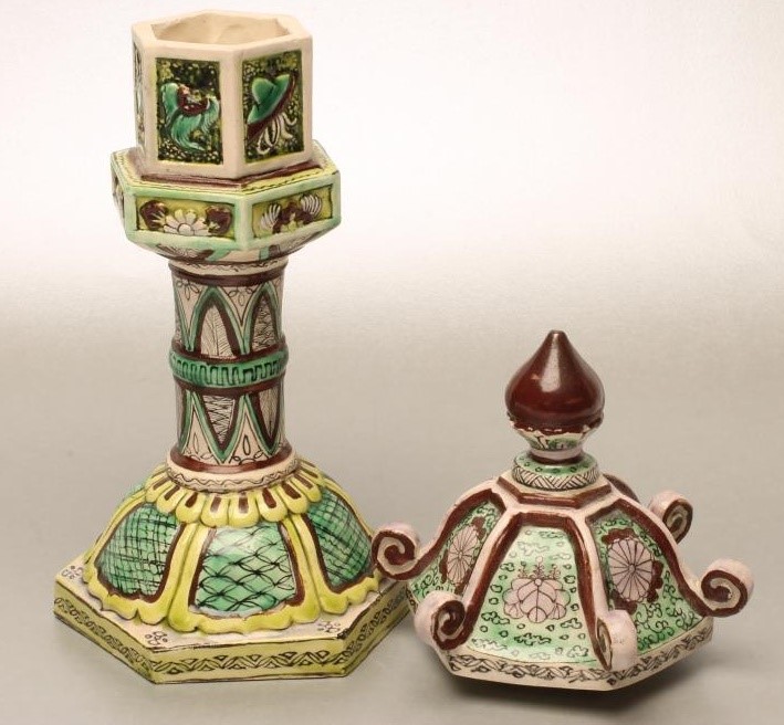 AN EARTHENWARE KANGXI STYLE STAND AND COVER painted in green Image