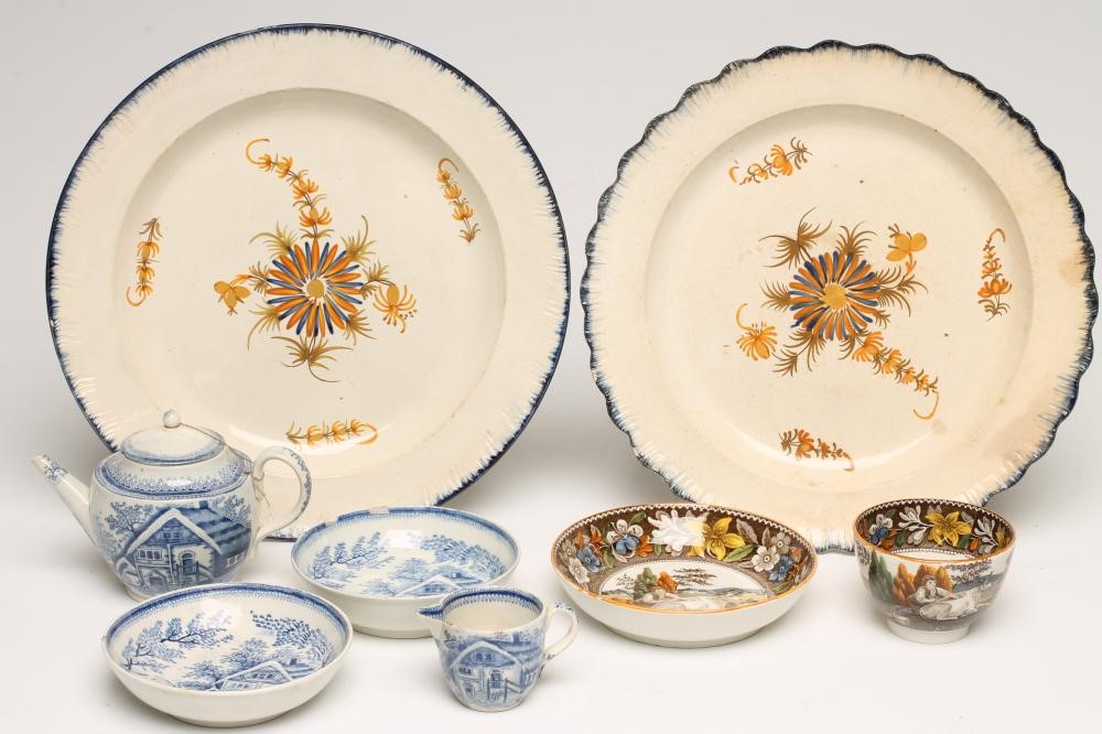 A PAIR OF PEARLWARE PLATES Image